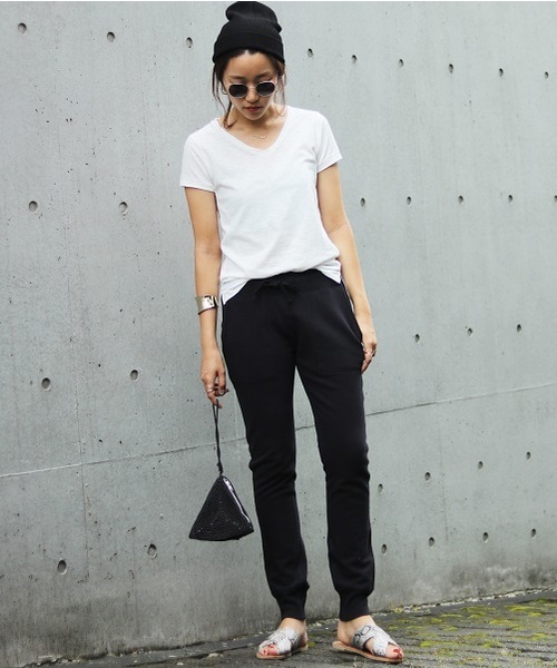 TODAYFUL（トゥデイフル）の「Useful VネックTシャツ（Tシャツ/カットソー・レディース・グレー/チャコールグレー/オフホワイト/ホワイト・SMALL/MEDIUM）」の14枚目の写真