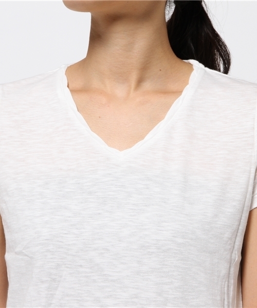 TODAYFUL（トゥデイフル）の「Useful VネックTシャツ（Tシャツ/カットソー・レディース・グレー/チャコールグレー/オフホワイト/ホワイト・SMALL/MEDIUM）」の8枚目の写真