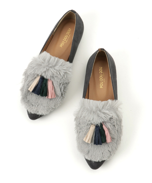 POU DOU DOU（プードゥドゥ）の「タッセル付きファーフラットパンプス（パンプス・レディース・グレー/ブラウン・4/3）」の6枚目の写真