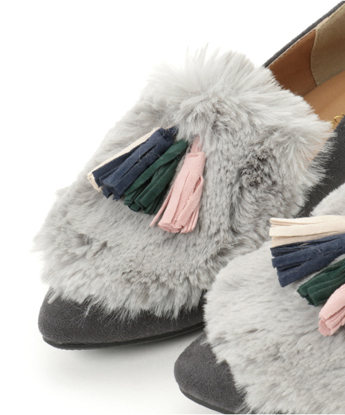 POU DOU DOU（プードゥドゥ）の「タッセル付きファーフラットパンプス（パンプス・レディース・グレー/ブラウン・4/3）」の7枚目の写真