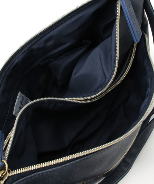 Legato Largo(レガートラルゴ)の「【Legato Largo】スモーキーシボ合皮多収納ショルダー(ショルダーバッグ・レディース・ライトベージュ/キャメル/ミント/ネイビー/ブラック・FREE)」の16枚目の写真