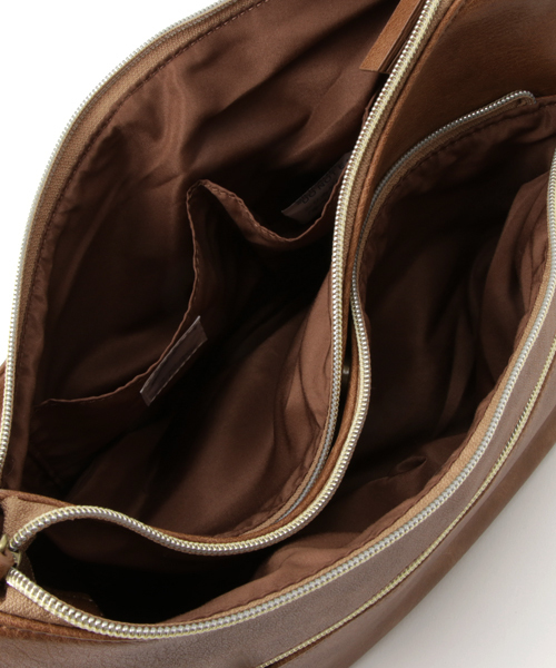 Legato Largo(レガートラルゴ)の「【Legato Largo】スモーキーシボ合皮多収納ショルダー(ショルダーバッグ・レディース・ライトベージュ/キャメル/ミント/ネイビー/ブラック・FREE)」の6枚目の写真