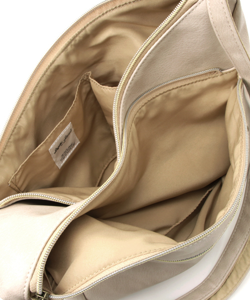 Legato Largo(レガートラルゴ)の「【Legato Largo】スモーキーシボ合皮多収納ショルダー(ショルダーバッグ・レディース・ライトベージュ/キャメル/ミント/ネイビー/ブラック・FREE)」の7枚目の写真