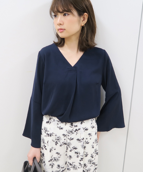 IMAGE COLLECTION(イマージュコレクション)の「袖スリットブラウス(シャツ/ブラウス・レディース・ボルドー/ネイビー/ダークグリーン・11号/7号/9号/13号/5号/15号)」の2枚目の写真