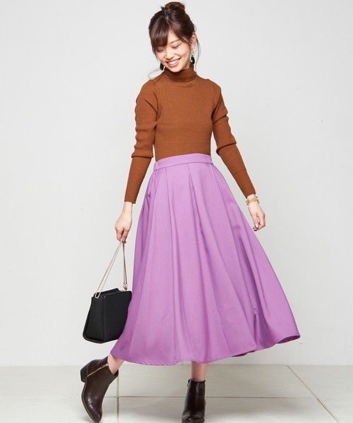 natural couture（ナチュラルクチュール）の「リブタートルニット（ニット/セーター・レディース・ブラック/レッド/オフホワイト/キャメル/ブラック×ホワイト・FREE）」の4枚目の写真