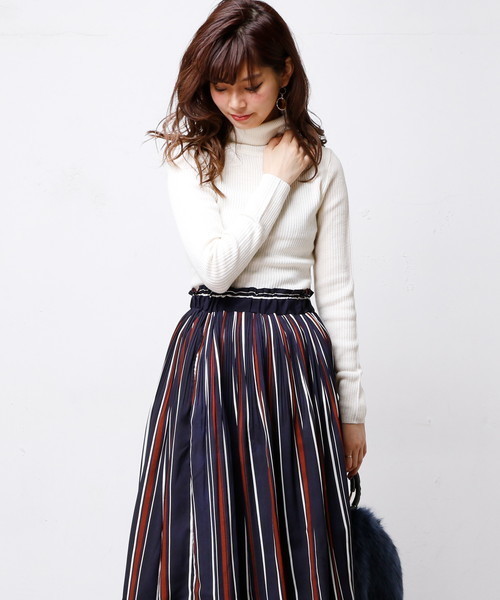 natural couture（ナチュラルクチュール）の「リブタートルニット（ニット/セーター・レディース・ブラック/レッド/オフホワイト/キャメル/ブラック×ホワイト・FREE）」の18枚目の写真