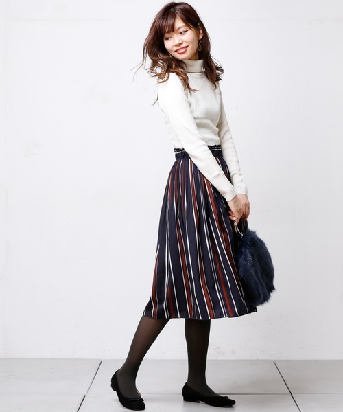 natural couture（ナチュラルクチュール）の「リブタートルニット（ニット/セーター・レディース・ブラック/レッド/オフホワイト/キャメル/ブラック×ホワイト・FREE）」の13枚目の写真