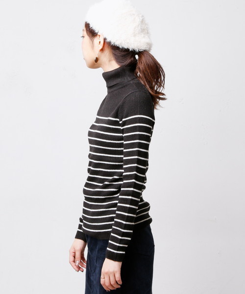 natural couture（ナチュラルクチュール）の「リブタートルニット（ニット/セーター・レディース・ブラック/レッド/オフホワイト/キャメル/ブラック×ホワイト・FREE）」の17枚目の写真