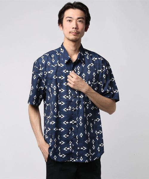 Revo. 幾何学パターン S/S シャツ Revo. 幾何学パターン S/S シャツ