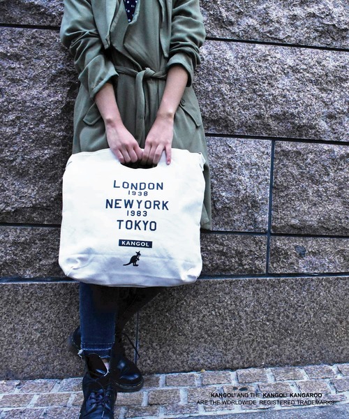 KANGOL（カンゴール）の「【 KANGOL / カンゴール 】 キャンバス ショルダー トート バッグ（ショルダーバッグ・レディース・オフホワイト/ホワイト系その他/ホワイト系その他3/ホワイト系その他5/ホワイト系その他2/ホワイト系その他4/ブラック/ブラック系その他/ホワイト系その他6/ホワイト系その他7/ブラック系その他2/ブラック系その他3/ホワイト/ホワイト×ネイビー/ホワイト×ブルー/ホワイト×レッド/ホワイト×ブラック/ブラック系その他4/その他/その他1/ブラック系その他5・FREE）」の3枚目の写真