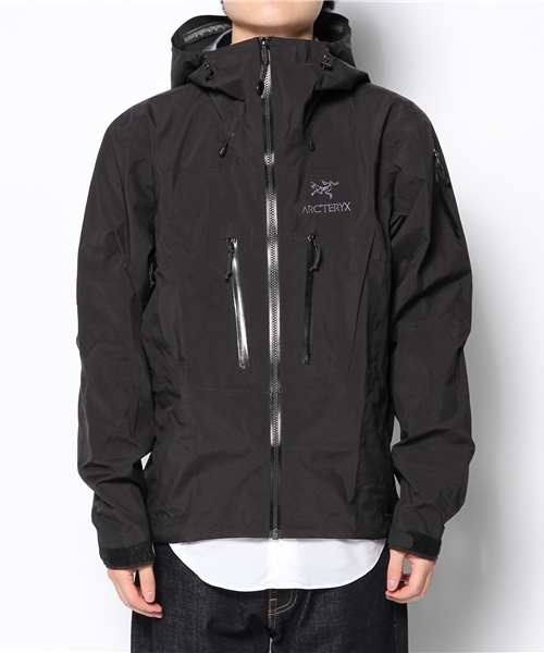 BEAMS(ビームス)の「ARC'TERYX / ALPHA SV(マウンテンパーカー・メンズ・ブラック/ブラック系その他・X-SMALL/SMALL/MEDIUM/LARGE)」の2枚目の写真