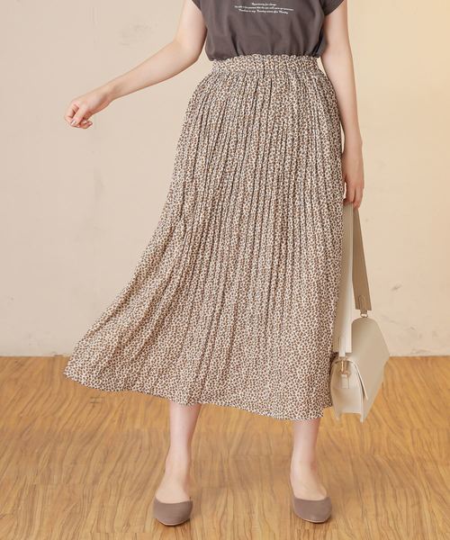 natural couture(ナチュラルクチュール)の「アニマル柄細プリーツスカート(スカート・レディース・アイボリー/ブラウン系その他/ベージュ系その他/グリーン系その他・FREE)」の3枚目の写真