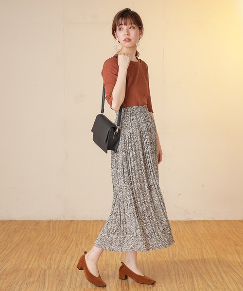 natural couture(ナチュラルクチュール)の「アニマル柄細プリーツスカート(スカート・レディース・アイボリー/ブラウン系その他/ベージュ系その他/グリーン系その他・FREE)」の6枚目の写真