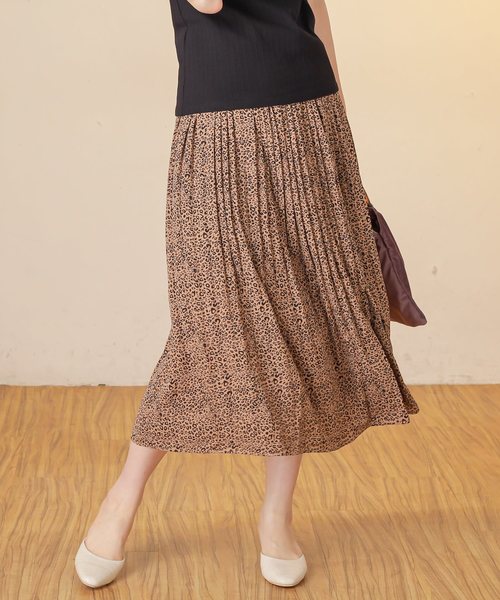 natural couture(ナチュラルクチュール)の「アニマル柄細プリーツスカート(スカート・レディース・アイボリー/ブラウン系その他/ベージュ系その他/グリーン系その他・FREE)」の8枚目の写真