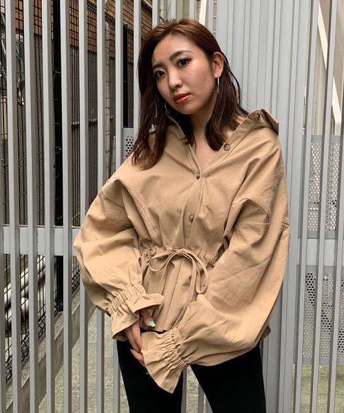 ENVYM（アンビー）の「ウエストギャザーＳＨ（シャツ/ブラウス・レディース・ブラック/ベージュ/カーキ/ピンク・FREE）」の2枚目の写真