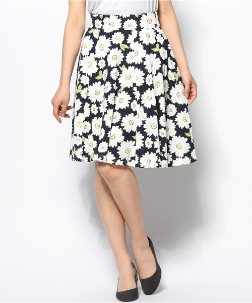 Chico(チコ)の「花柄プリントスカート(スカート・レディース・ネイビー/ピンクベージュ・FREE)」の8枚目の写真