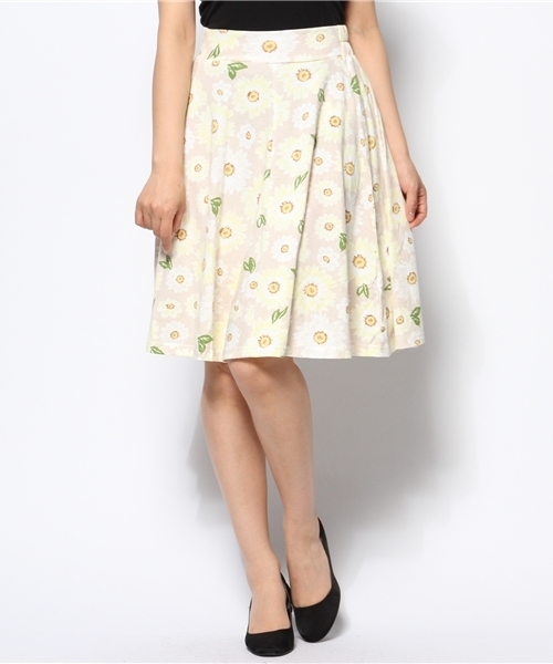 Chico(チコ)の「花柄プリントスカート(スカート・レディース・ネイビー/ピンクベージュ・FREE)」の2枚目の写真