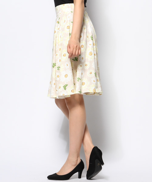 Chico(チコ)の「花柄プリントスカート(スカート・レディース・ネイビー/ピンクベージュ・FREE)」の3枚目の写真