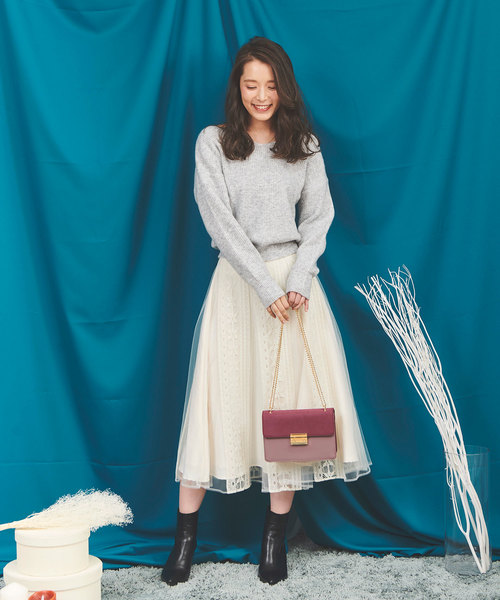 Noela ノエラ　【新品タグ付き】　グリッターフロッキースカート　ベージュ Noela（ノエラ）の「フロッキーレース切替スカート（スカート