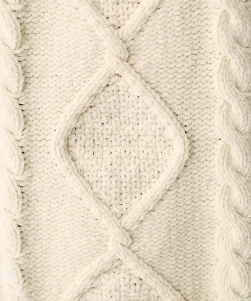 AZUL by moussy（アズールバイマウジー）の「V NECK CABLE KNIT TOPS/V 