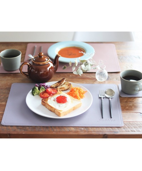 Jubilee(ジュビリー)の「PUレザー リバーシブルランチョンマット コースター 【2枚ずつ】セット(ランチョンマット/テーブルウェア)」|ライラック
