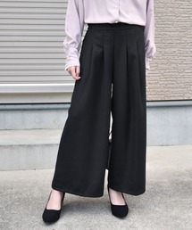 タック入りワイドパンツ