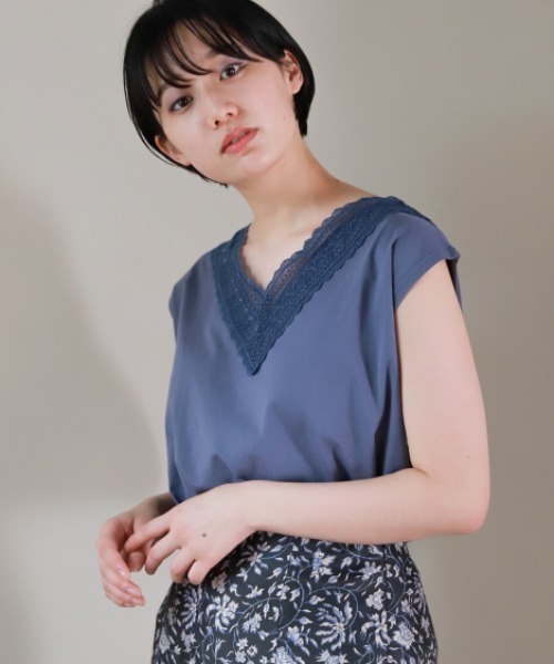 PAGEBOY(ページボーイ)の「【WEB限定アイテム】スカラップレースフレンチスリーブ(Tシャツ/カットソー・レディース・ブラック/オフホワイト/ブルー/グレイッシュベージュ/イエロー/グリーン系その他・FREE)」の5枚目の写真