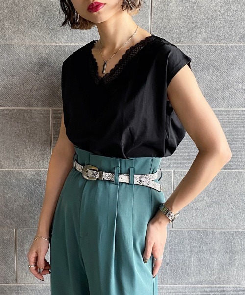 PAGEBOY(ページボーイ)の「【WEB限定アイテム】スカラップレースフレンチスリーブ(Tシャツ/カットソー・レディース・ブラック/オフホワイト/ブルー/グレイッシュベージュ/イエロー/グリーン系その他・FREE)」の7枚目の写真