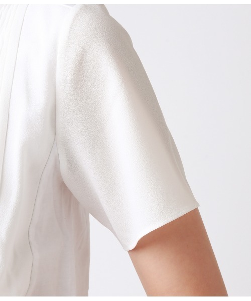 NEWYORKER(ニューヨーカー)の「シフォンジョーゼット ランダムプリーツブロッキングカットソー(スーツインナー対応)(Tシャツ/カットソー・レディース・ホワイト/ライトグレー/グリーン系その他3・M/L)」の6枚目の写真