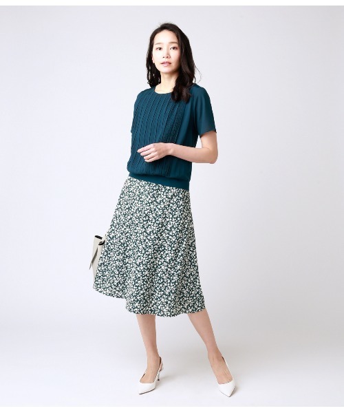 NEWYORKER(ニューヨーカー)の「シフォンジョーゼット ランダムプリーツブロッキングカットソー(スーツインナー対応)(Tシャツ/カットソー・レディース・ホワイト/ライトグレー/グリーン系その他3・M/L)」の10枚目の写真