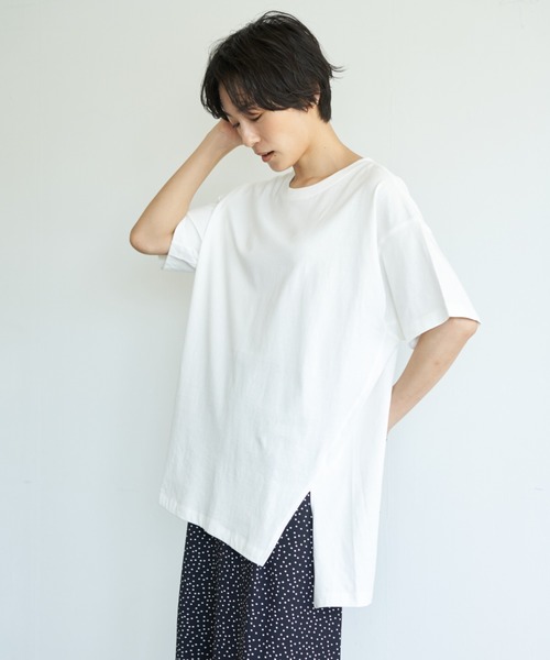 AMERICAN HOLIC（アメリカンホリック）の「前後差サイドスリットカットチュニック1　＊（Tシャツ/カットソー・レディース・ブラウン/ベージュ/オフホワイト/ブラック/チャコールグレー・FREE）」の2枚目の写真