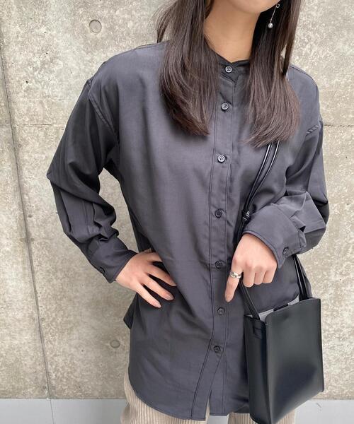 INGNI（イング）の「バンドカラー／シャツ（シャツ/ブラウス・レディース・オフホワイト/スミクロ/モカ・M）」の2枚目の写真