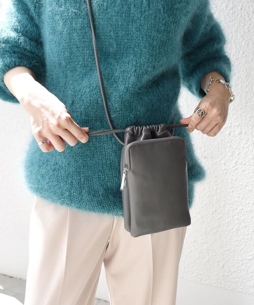 SHIPS（シップス）の「マルチモバイルバッグ◇（ショルダーバッグ・レディース・ライトグレー/ブラック/ブラウン/ウィート/チャコールグレー/グリーン/ピンク・ONE SIZE）」の3枚目の写真