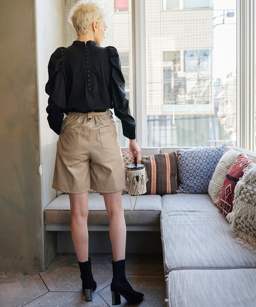 KOH.style フェイクレザーショートパンツ ベルト付き Mコースタイル KOH.style（コースタイル）の「フェイクレザーハーフパンツ