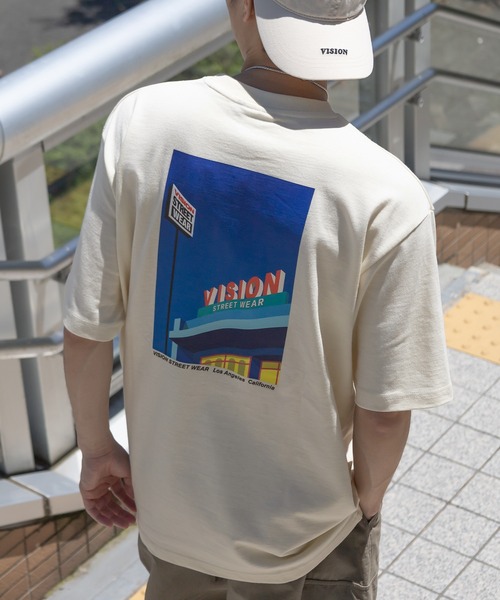 VISION STREET WEAR(ヴィジョンストリートウェア)の「【VISION STREET WEAR/ヴィジョンストリートウェア】レトロショップ&スケボーイラスト半袖BIGTシャツ(Tシャツ/カットソー・メンズ・チャコールグレー/パープル/オフホワイト/アイボリー/ブラック系その他/パープル系その他・M/L)」の2枚目の写真