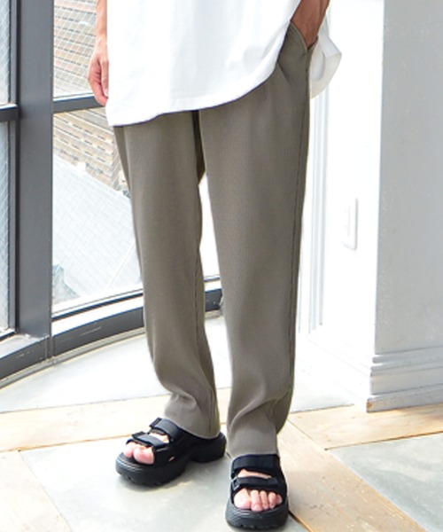 MinoriTY(マイノリティ)の「【MinoriTY】プリーツテーパードパンツ イージーパンツ テーパードパンツ メンズ 無地 秋服 夏服 スラックス ワイドパンツ チノパン(チノパンツ・メンズ・ブラック/アイボリー/ベージュ/ブルー/グレイッシュベージュ/グレー/ブラック系その他/ブルーグリーン・L/M/S)」の5枚目の写真
