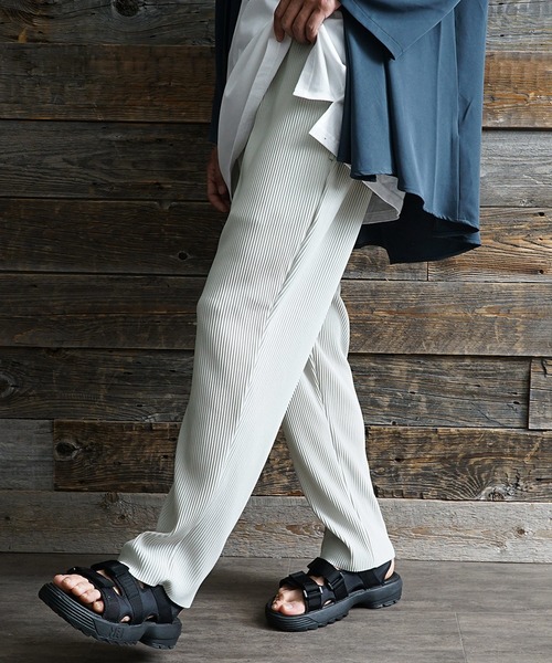 MinoriTY(マイノリティ)の「【MinoriTY】プリーツテーパードパンツ イージーパンツ テーパードパンツ メンズ 無地 秋服 夏服 スラックス ワイドパンツ チノパン(チノパンツ・メンズ・ブラック/アイボリー/ベージュ/ブルー/グレイッシュベージュ/グレー/ブラック系その他/ブルーグリーン・L/M/S)」の14枚目の写真