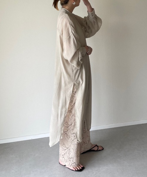 y/m by misato(イムバイミサト)の「シアーバンドカラーパイピングシャツワンピース(ワンピース・レディース・ベージュ/アイボリー・FREE)」の9枚目の写真