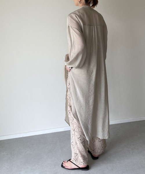 y/m by misato(イムバイミサト)の「シアーバンドカラーパイピングシャツワンピース(ワンピース・レディース・ベージュ/アイボリー・FREE)」の3枚目の写真