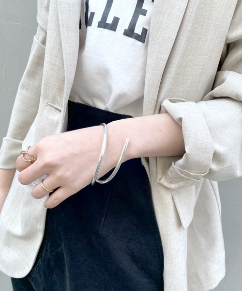 mystic（ミスティック）の「[eau un bijou] swirl bangle（バングル/リストバンド・レディース・シルバー・FREE）」の2枚目の写真