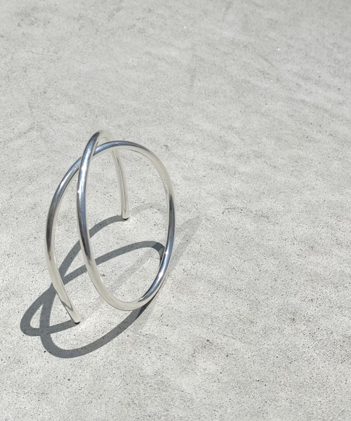 mystic（ミスティック）の「[eau un bijou] swirl bangle（バングル/リストバンド・レディース・シルバー・FREE）」の3枚目の写真