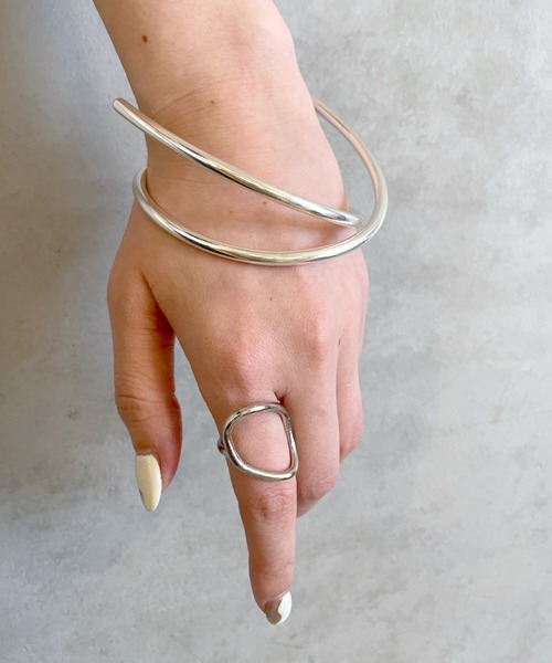mystic（ミスティック）の「[eau un bijou] swirl bangle（バングル/リストバンド・レディース・シルバー・FREE）」の4枚目の写真