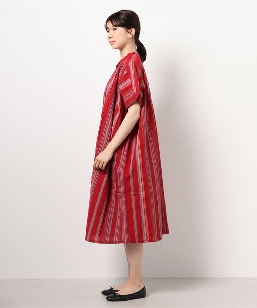 チャイハネ（チャイハネ）の「【チャイハネ】南インドの織り布 マルチストライプバンドカラーシャツワンピース（シャツワンピース・レディース・ベージュ/レッド/ターコイズブルー・FREE）」の5枚目の写真