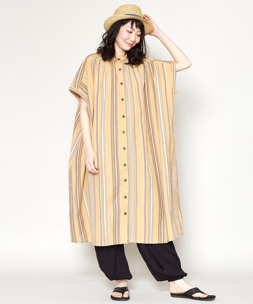 チャイハネ（チャイハネ）の「【チャイハネ】南インドの織り布 マルチストライプバンドカラーシャツワンピース（シャツワンピース・レディース・ベージュ/レッド/ターコイズブルー・FREE）」の2枚目の写真