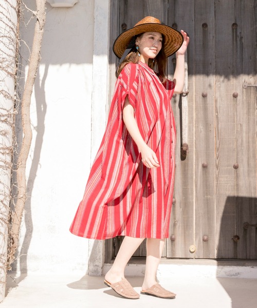 チャイハネ（チャイハネ）の「【チャイハネ】南インドの織り布 マルチストライプバンドカラーシャツワンピース（シャツワンピース・レディース・ベージュ/レッド/ターコイズブルー・FREE）」の12枚目の写真