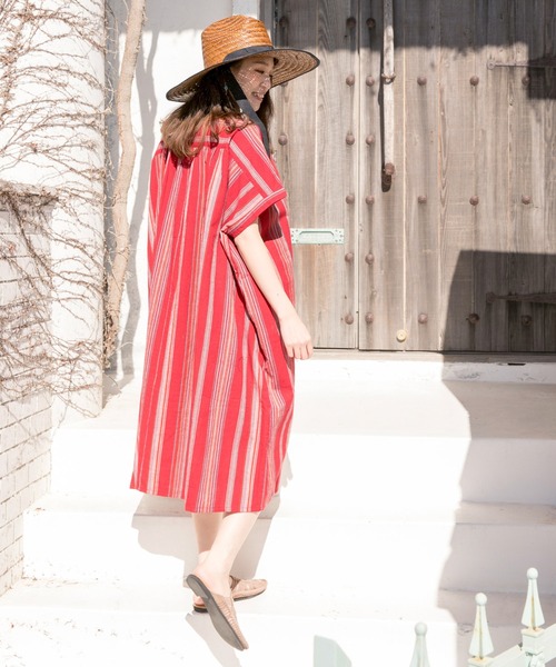 チャイハネ（チャイハネ）の「【チャイハネ】南インドの織り布 マルチストライプバンドカラーシャツワンピース（シャツワンピース・レディース・ベージュ/レッド/ターコイズブルー・FREE）」の13枚目の写真