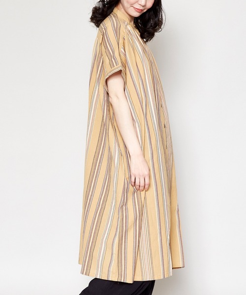 チャイハネ（チャイハネ）の「【チャイハネ】南インドの織り布 マルチストライプバンドカラーシャツワンピース（シャツワンピース・レディース・ベージュ/レッド/ターコイズブルー・FREE）」の17枚目の写真