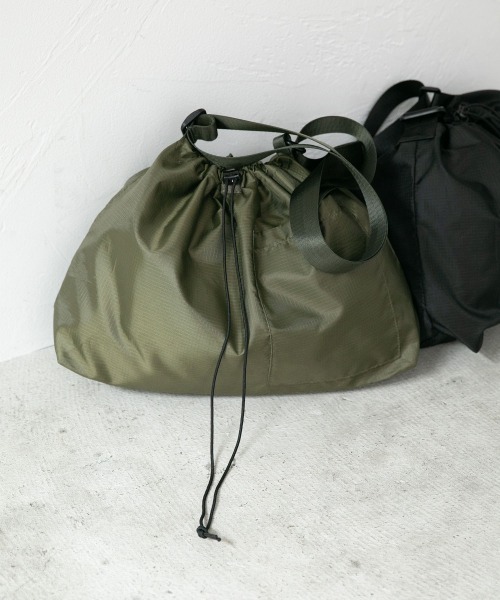 LOWRYS FARM（ローリーズファーム）の「シャカシャカショルダーバッグ　957214（ショルダーバッグ・レディース・ブラック/ベージュ/グリーン・FREE）」の12枚目の写真