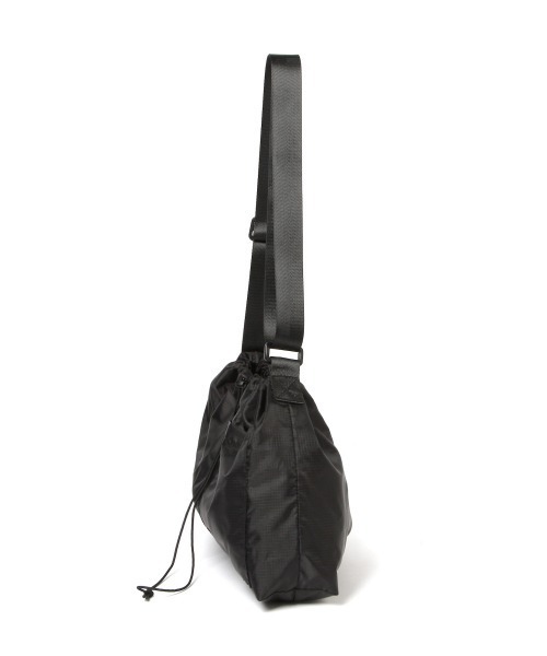 LOWRYS FARM（ローリーズファーム）の「シャカシャカショルダーバッグ　957214（ショルダーバッグ・レディース・ブラック/ベージュ/グリーン・FREE）」の6枚目の写真