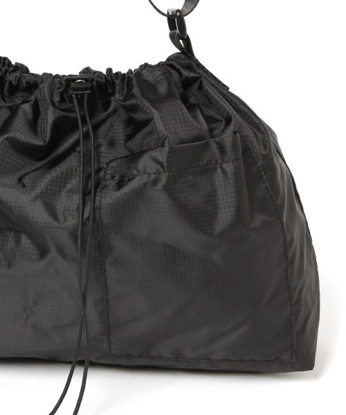 LOWRYS FARM（ローリーズファーム）の「シャカシャカショルダーバッグ　957214（ショルダーバッグ・レディース・ブラック/ベージュ/グリーン・FREE）」の10枚目の写真